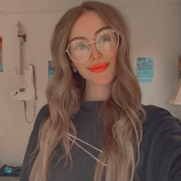 Meet your Posher, Hailey - Picture 1 of 1